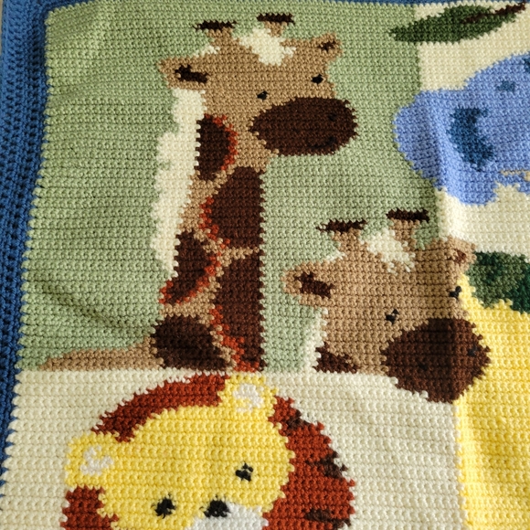 BEAUTIFUL HANDMADE KNIT APHGAN BLANKET ANIMAL THEME SIZE 37.5" X 35" - Picture 3 of 11